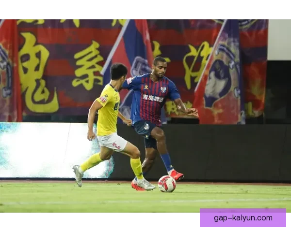 《埃斯防守体系革新足球战术，助力球队整体实力飞跃提升》