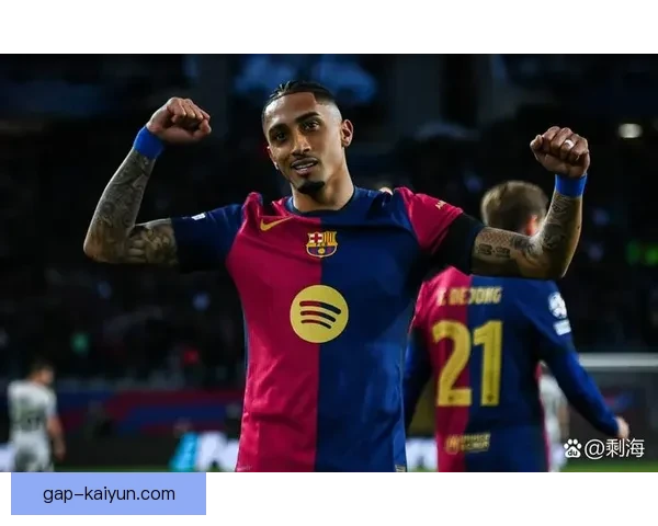 拉菲尼亚双脚能力展示持续提升，展现出备受期待的技术潜力