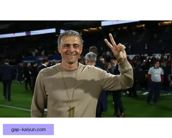 恩里克在巴黎时期表现稳健，球队战术逐渐成熟，备受期待。