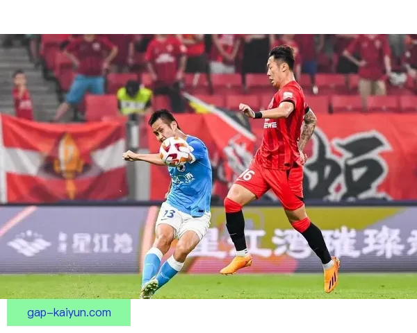 上海海港在浦东新场的主场表现稳健，备受关注。