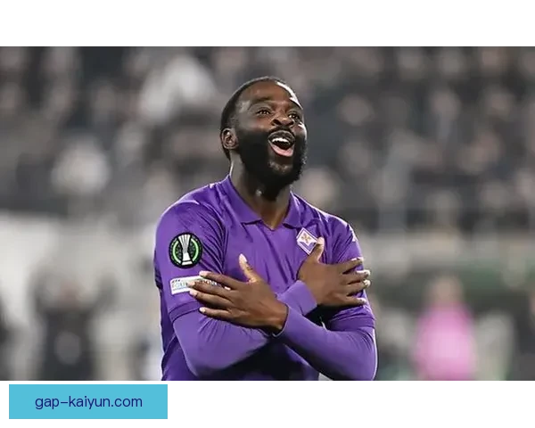 佛罗伦萨边路进攻状态回暖，展现出竞争力增强的特点